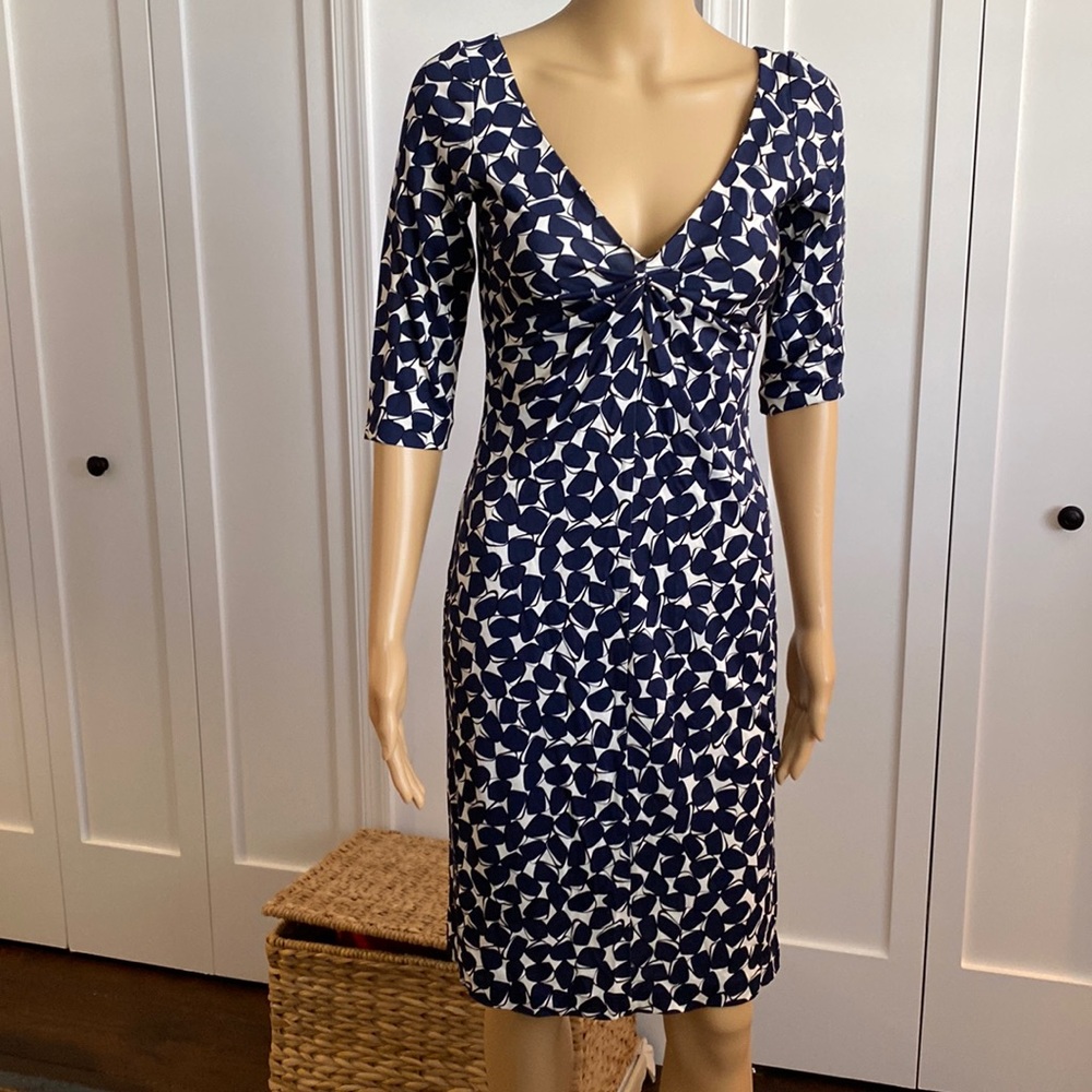Diane Von Furstenberg Blue & White Print dress. Sz 2